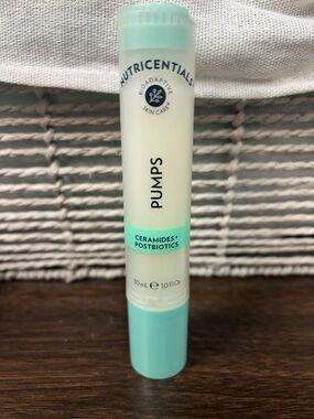 Pumps Ceramides + Postbiotics Moisturizing Serum - Mint